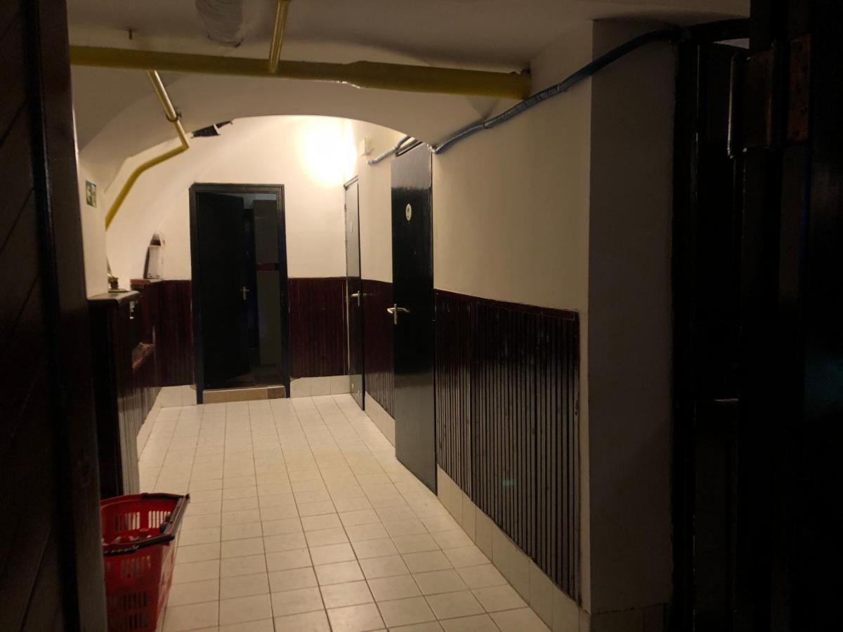 Whole Basement Former Pub 5 For Stag Do Budapeste Exterior foto